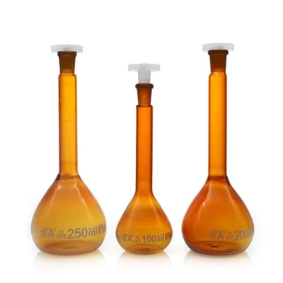 Laboratorio 5ml 25ml 50ml Matraz aforado de vidrio ámbar con tapón